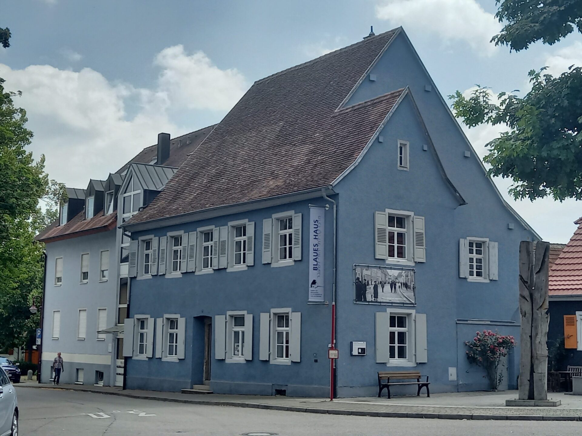 Fassade des Blauen Hauses in Breisach, Erinnerungsort und Kulturraum zur jüdischen Geschichte am Oberrhein