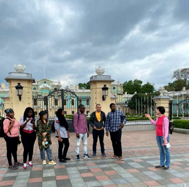 Étudiants internationaux en immersion sociale et culturelle à l’Université de Kiev