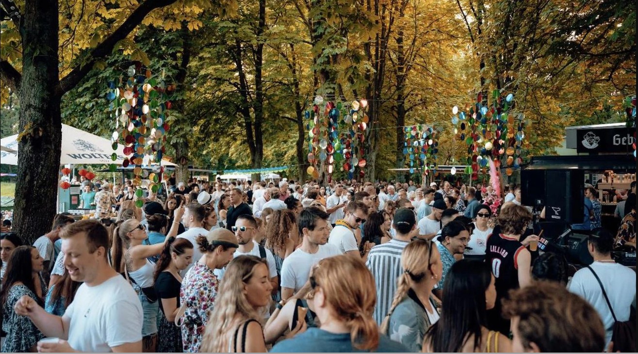 Public du festival Hello Braunschweig au Prinzenpark à Braunschweig